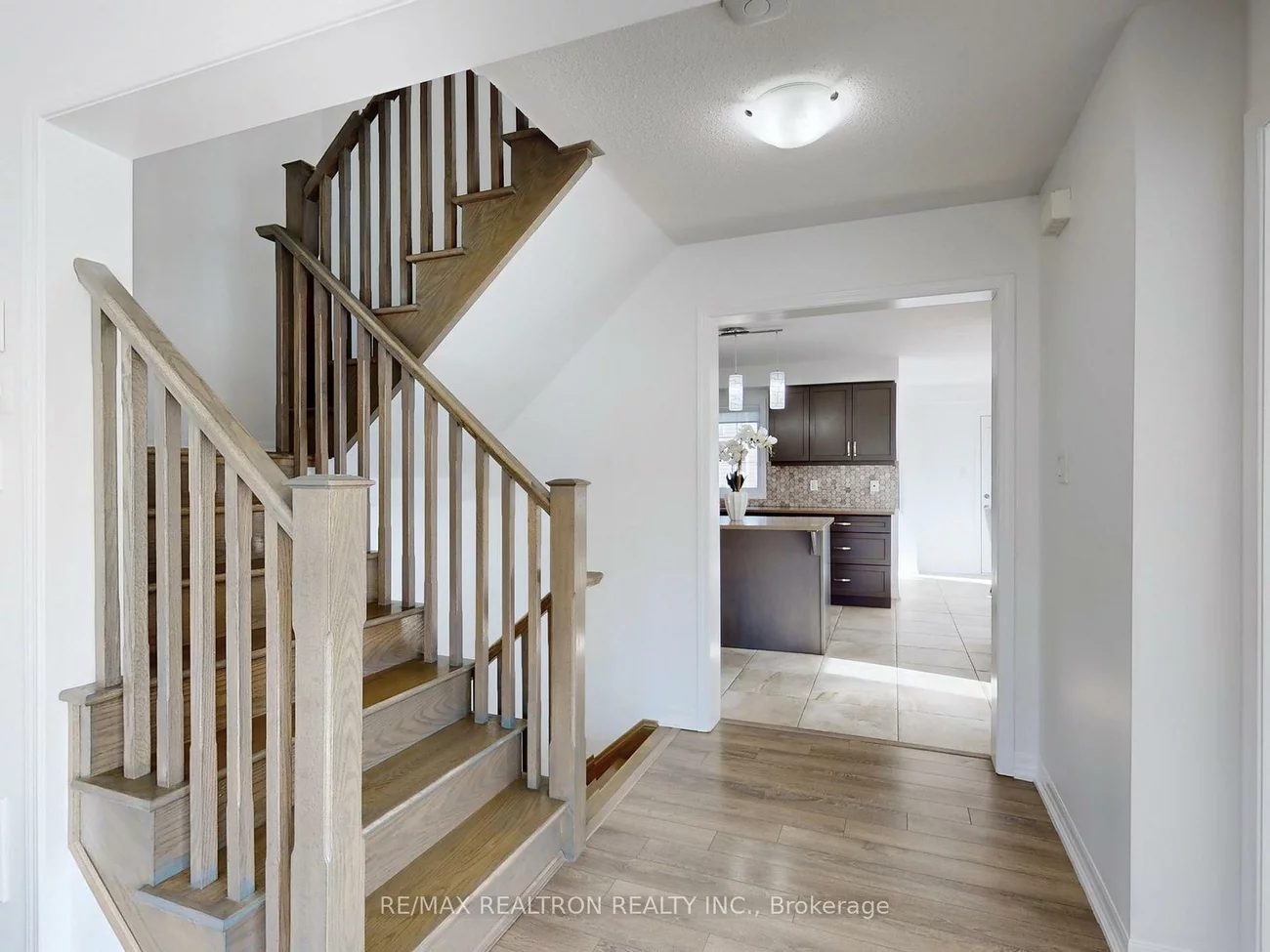 370, Timberland, 1008 - GO Glenorchy, Oakville