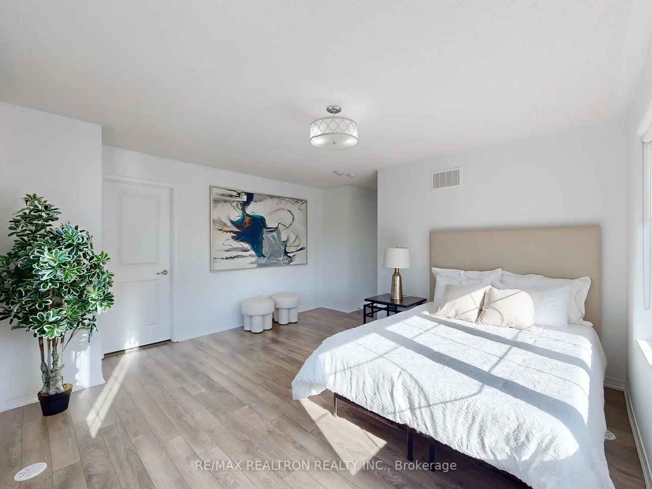 370, Timberland, 1008 - GO Glenorchy, Oakville