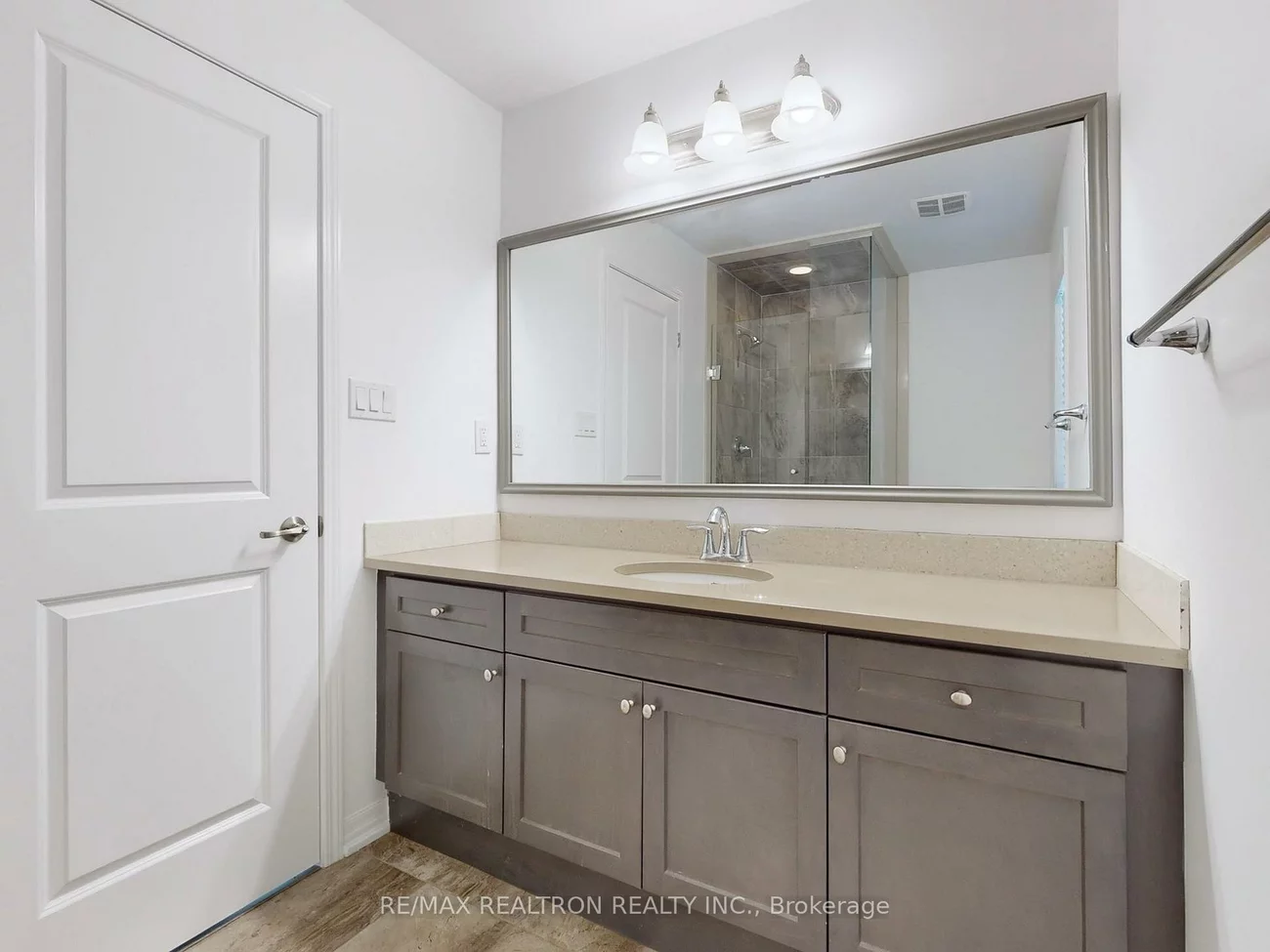 370, Timberland, 1008 - GO Glenorchy, Oakville