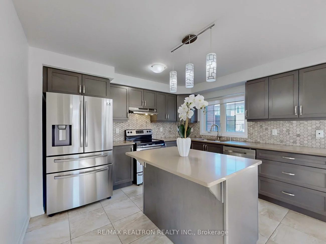 370, Timberland, 1008 - GO Glenorchy, Oakville