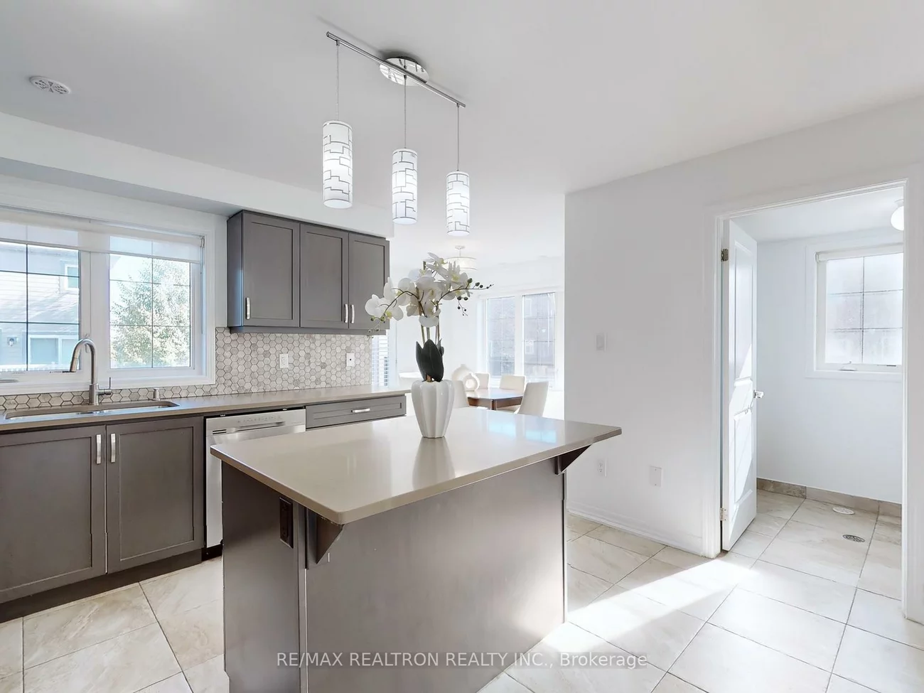 370, Timberland, 1008 - GO Glenorchy, Oakville