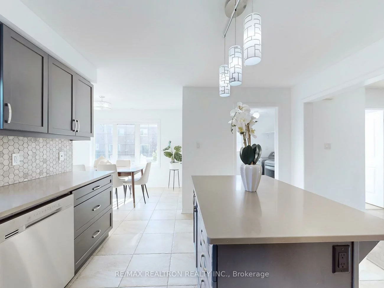 370, Timberland, 1008 - GO Glenorchy, Oakville