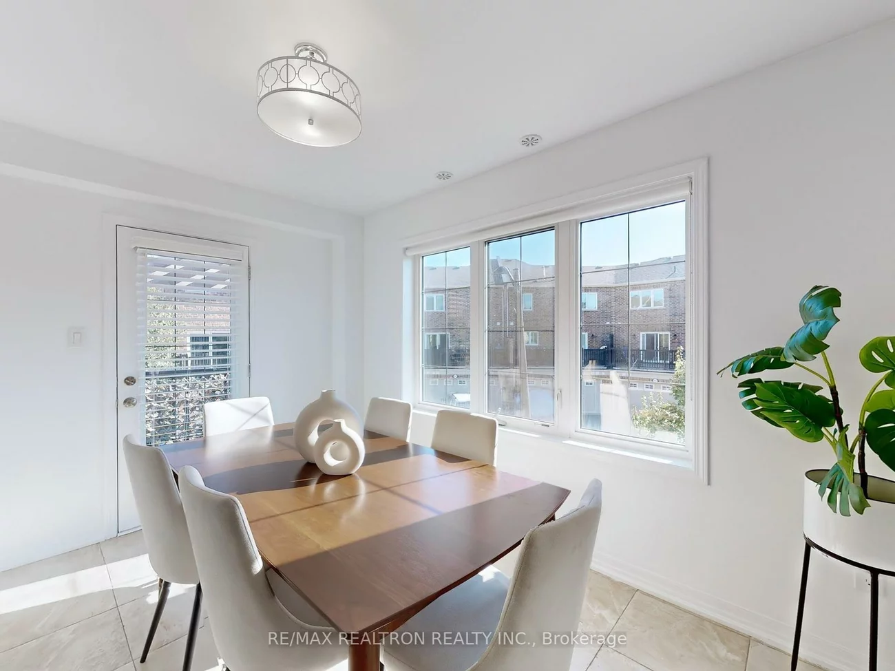 370, Timberland, 1008 - GO Glenorchy, Oakville