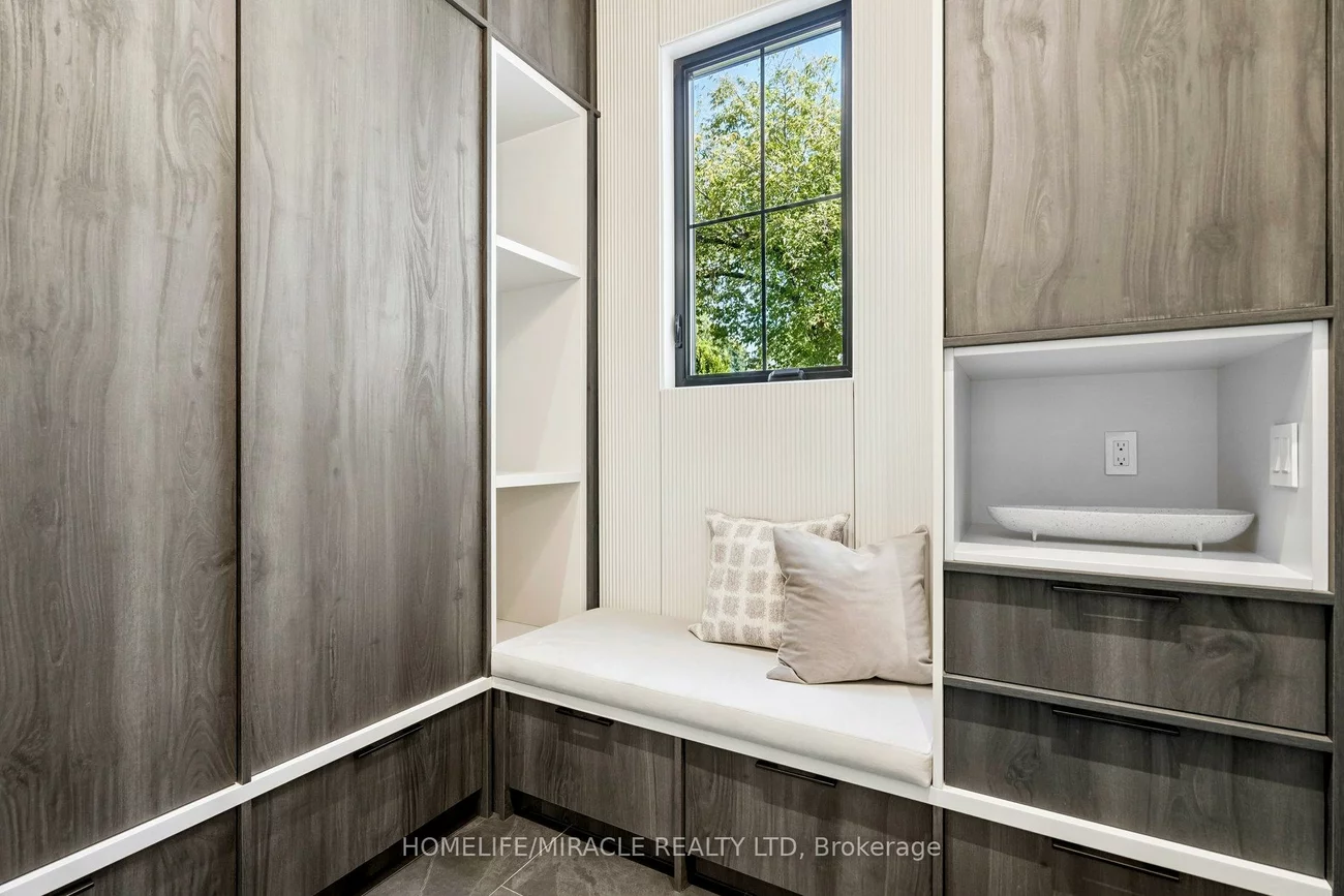 517, Stafford, 1020 - WO West, Oakville