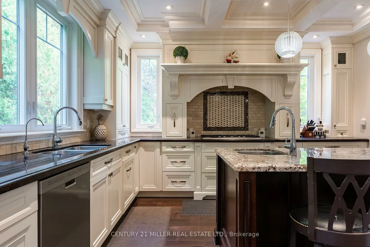 108, Livno, 1001 - BR Bronte, Oakville