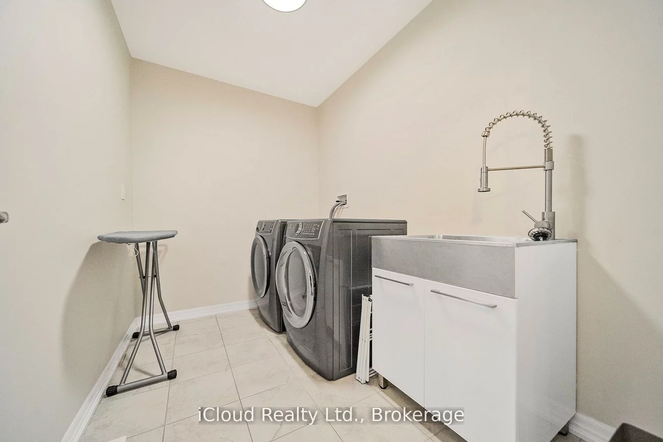 3327, Erasmum, 1008 - GO Glenorchy, Oakville