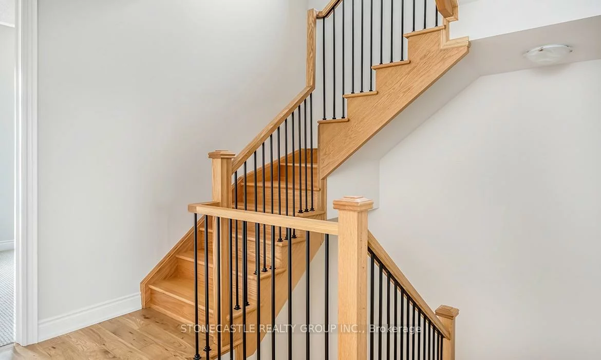 1388, Courtleigh, 1010 - JM Joshua Meadows, Oakville