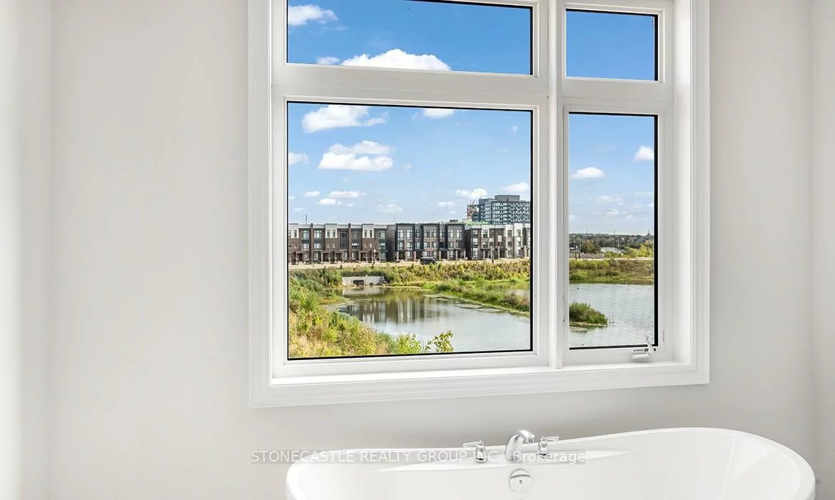 1388, Courtleigh, 1010 - JM Joshua Meadows, Oakville