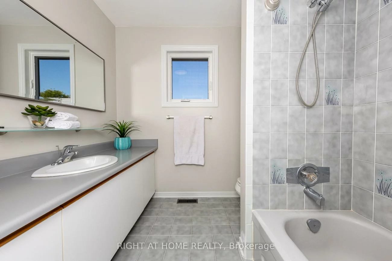 223, River Oaks, 1015 - RO River Oaks, Oakville