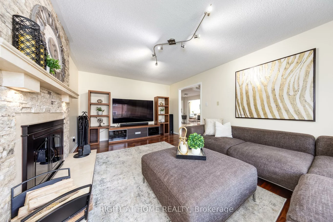 223, River Oaks, 1015 - RO River Oaks, Oakville