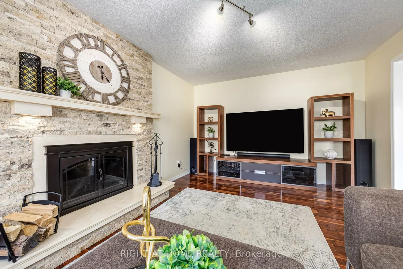 223, River Oaks, 1015 - RO River Oaks, Oakville