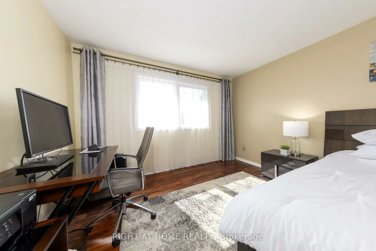 223, River Oaks, 1015 - RO River Oaks, Oakville