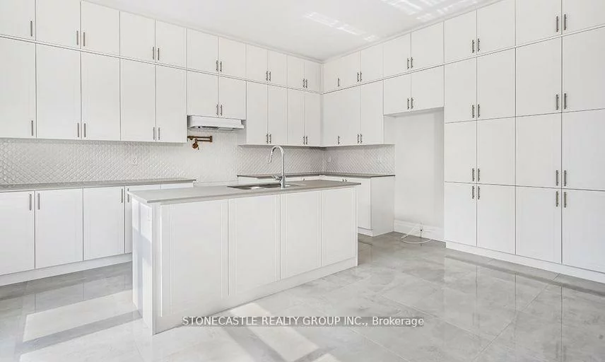 1326, Lynx, 1010 - JM Joshua Meadows, Oakville