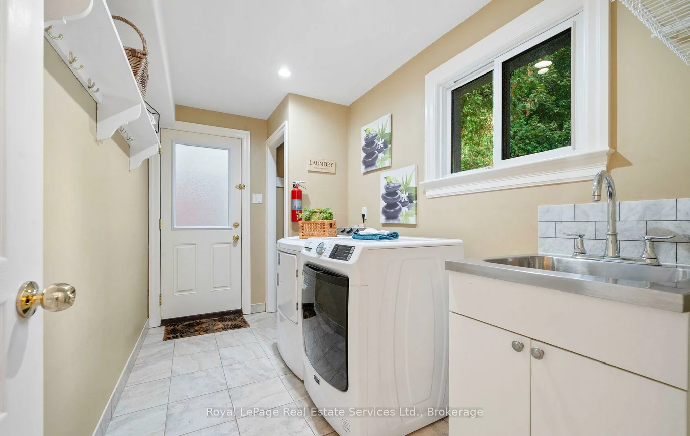 1465, Shamrock, 1017 - SW Southwest, Oakville