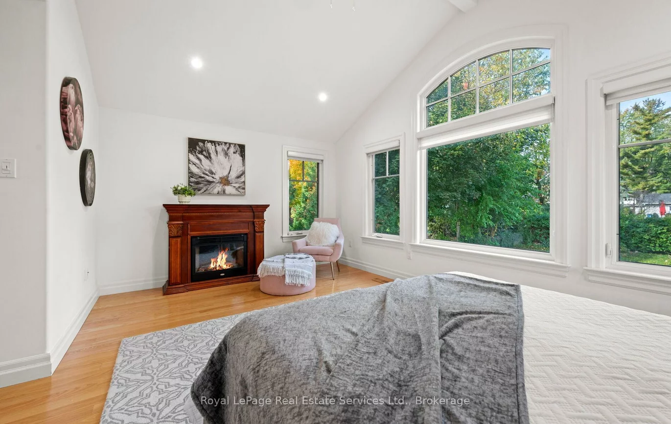 1465, Shamrock, 1017 - SW Southwest, Oakville