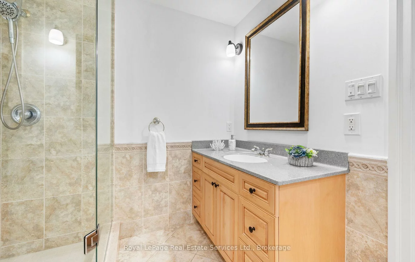1465, Shamrock, 1017 - SW Southwest, Oakville