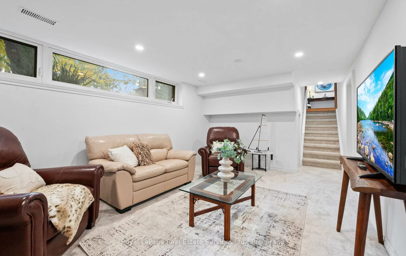 1465, Shamrock, 1017 - SW Southwest, Oakville