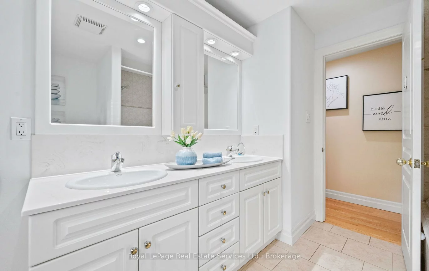 1465, Shamrock, 1017 - SW Southwest, Oakville