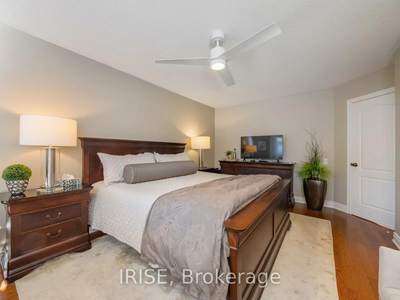 3367, Whilabout, 1001 - BR Bronte, Oakville