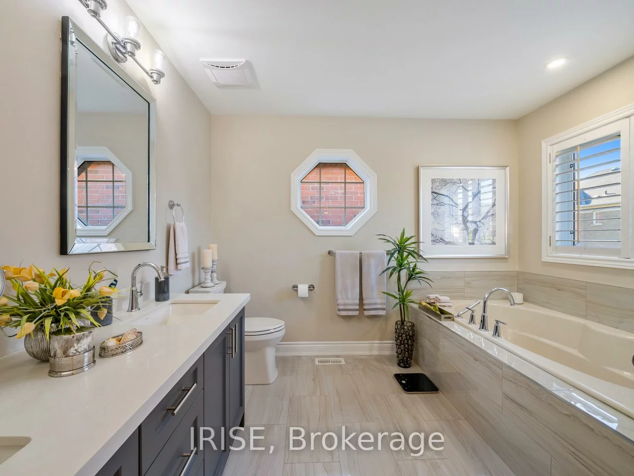 3367, Whilabout, 1001 - BR Bronte, Oakville