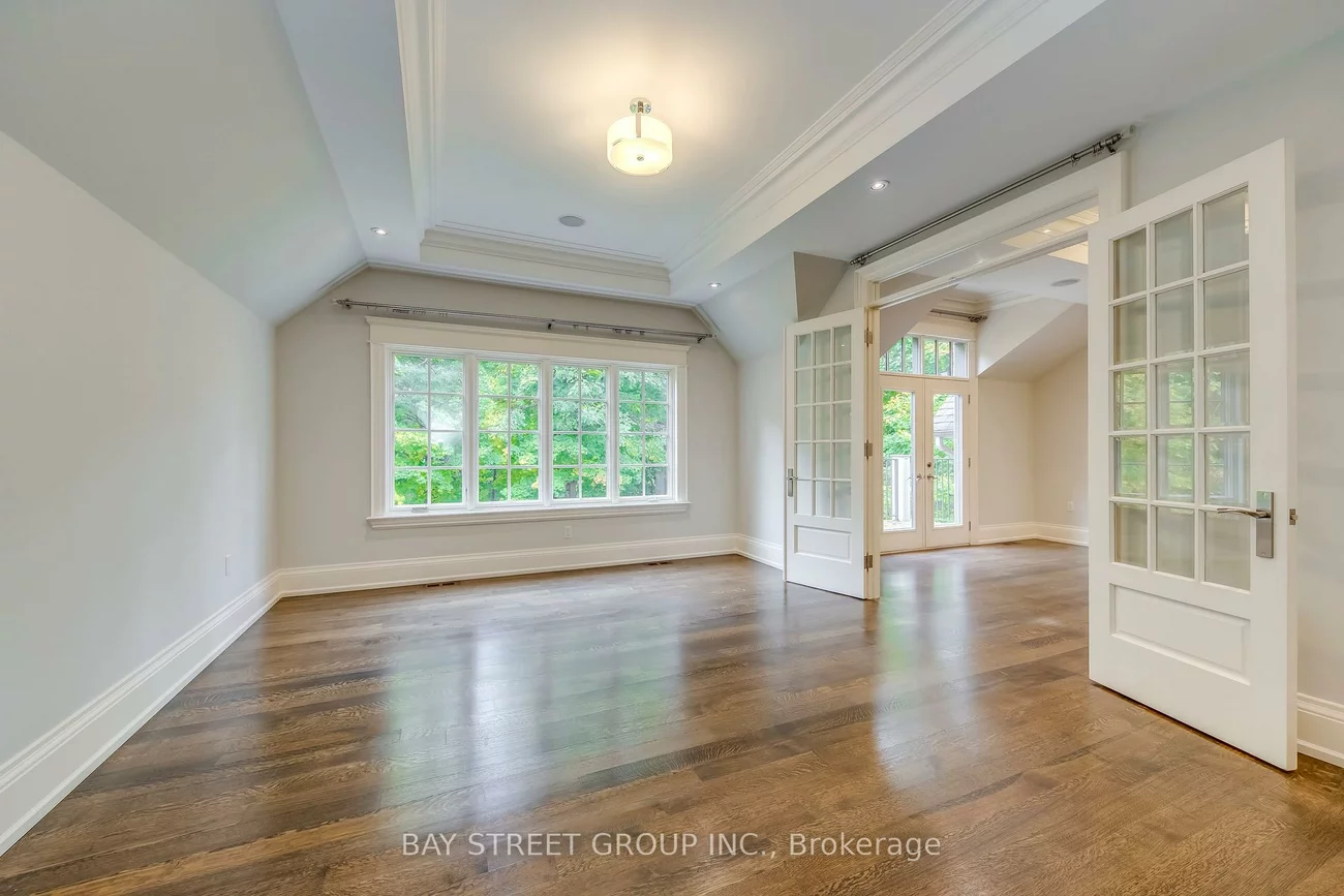 1031, Lakeshore, 1017 - SW Southwest, Oakville