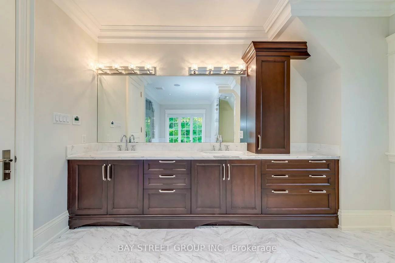 1031, Lakeshore, 1017 - SW Southwest, Oakville