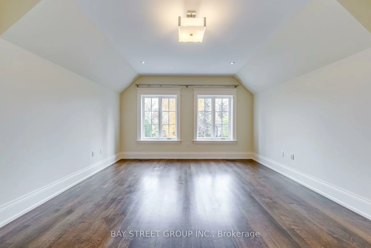 1031, Lakeshore, 1017 - SW Southwest, Oakville