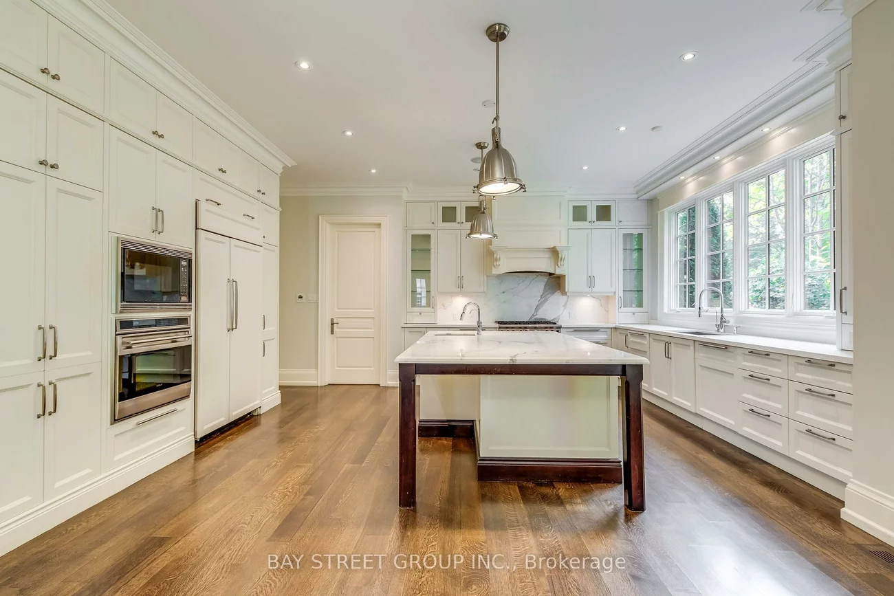 1031, Lakeshore, 1017 - SW Southwest, Oakville