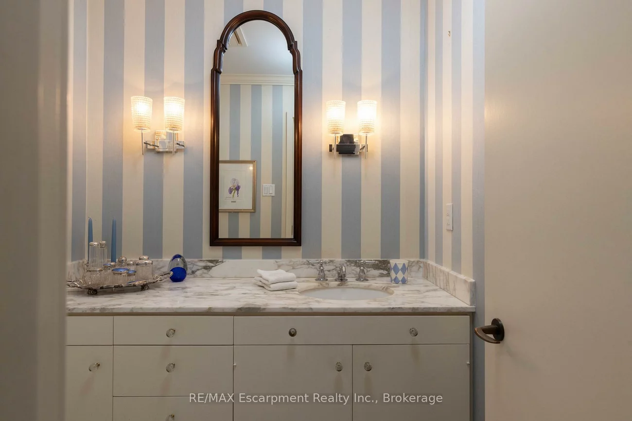 1168, Carey, 1011 - MO Morrison, Oakville