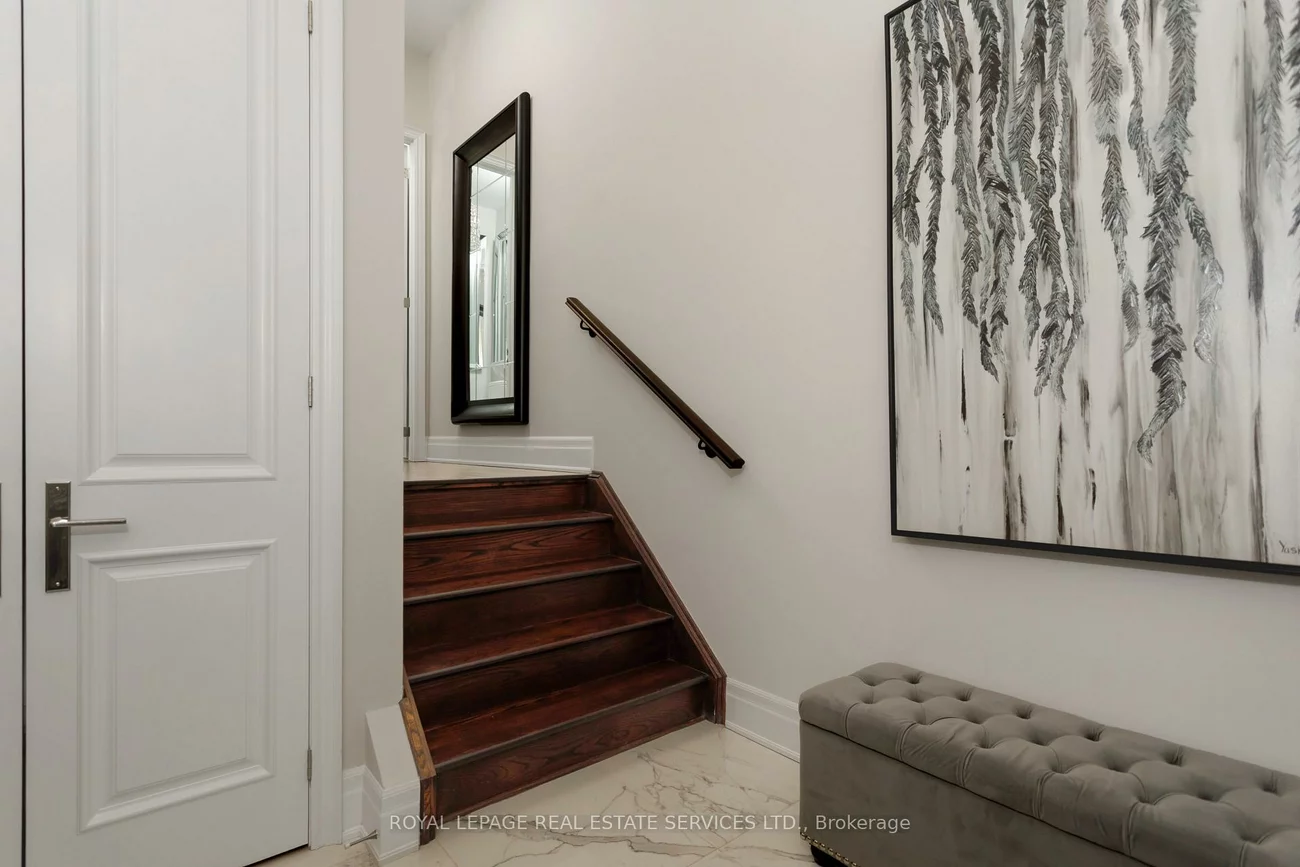 251, Hanover, 1020 - WO West, Oakville