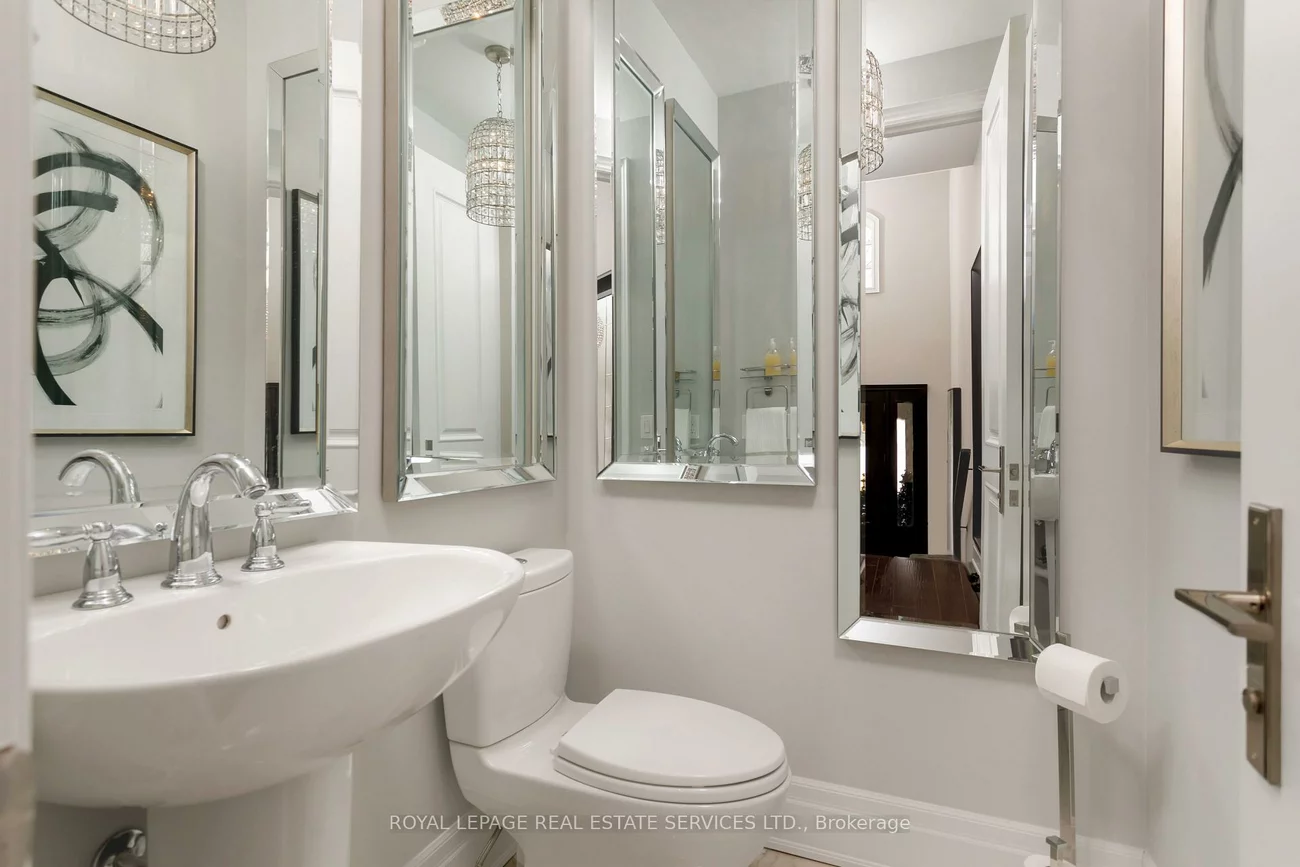 251, Hanover, 1020 - WO West, Oakville