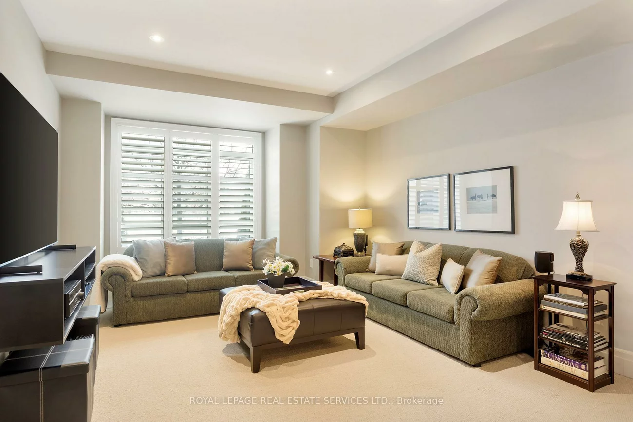 251, Hanover, 1020 - WO West, Oakville