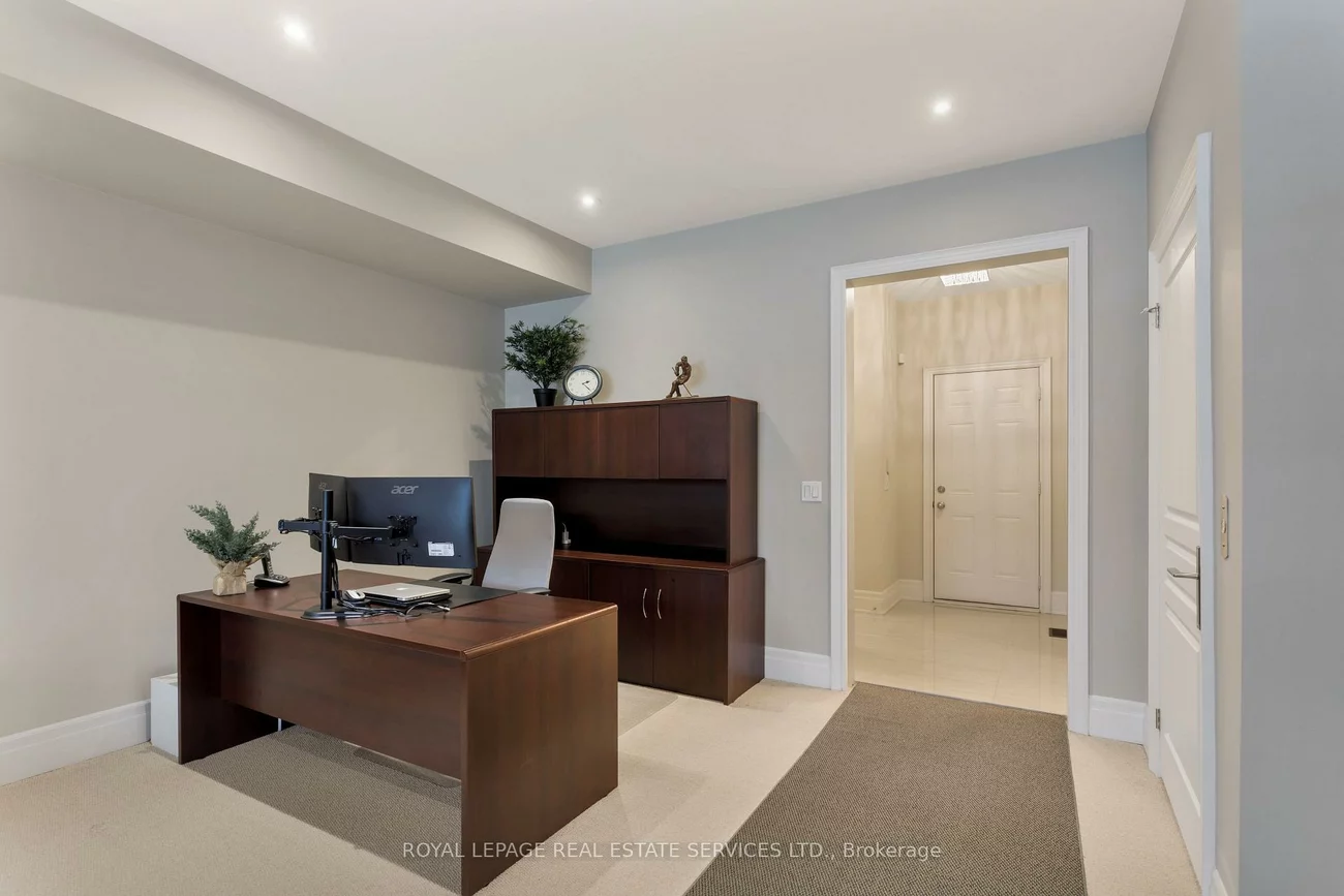 251, Hanover, 1020 - WO West, Oakville