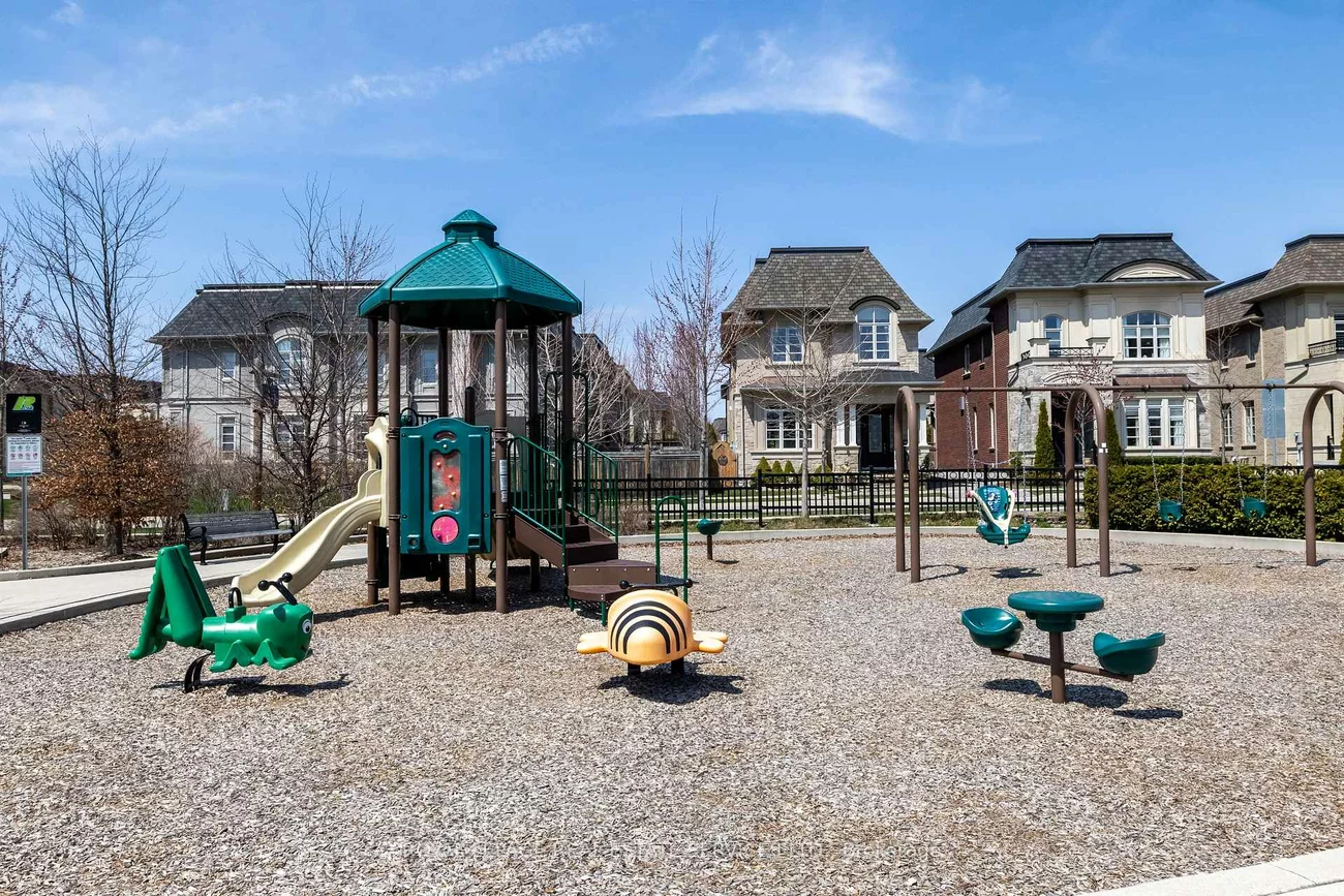 251, Hanover, 1020 - WO West, Oakville