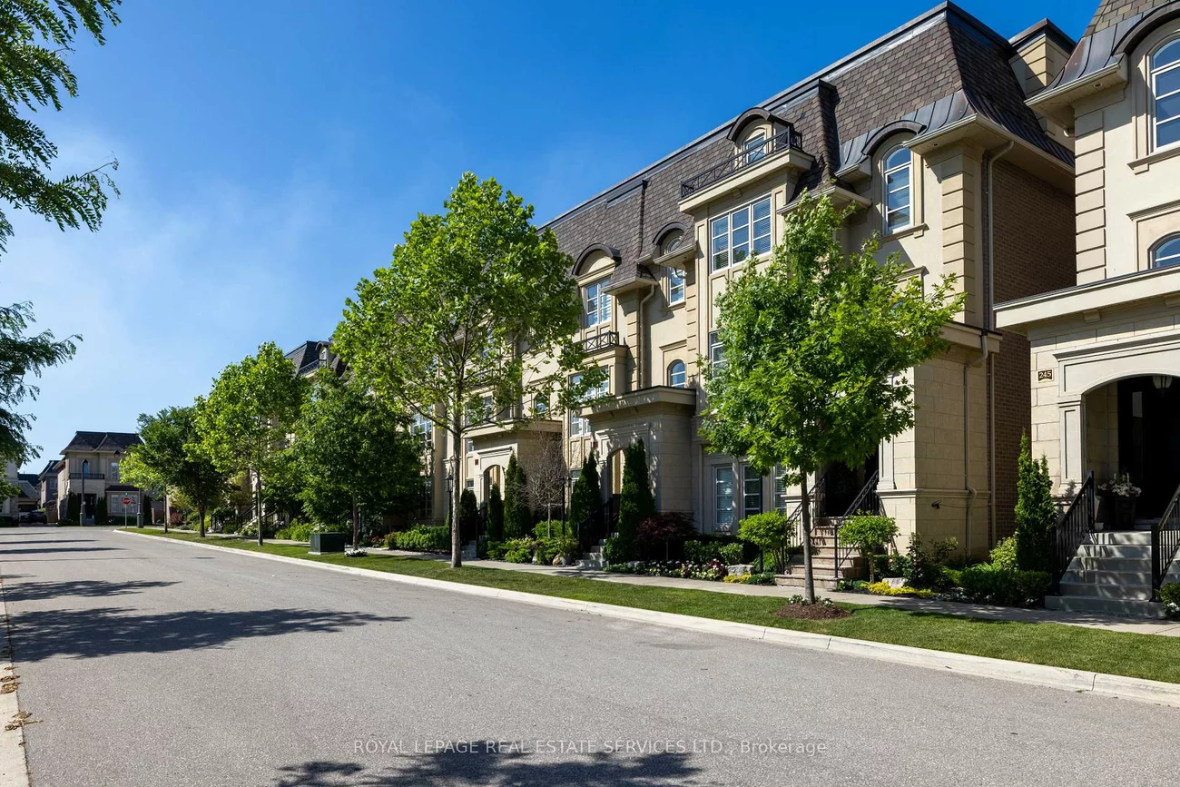251, Hanover, 1020 - WO West, Oakville