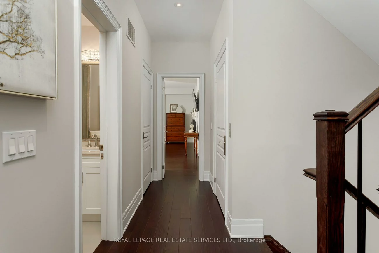 251, Hanover, 1020 - WO West, Oakville