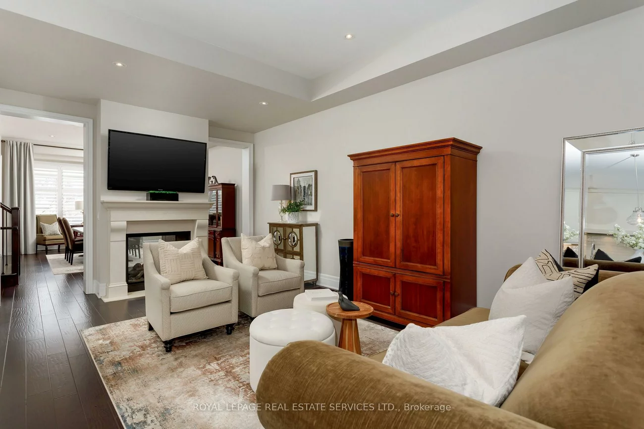 251, Hanover, 1020 - WO West, Oakville
