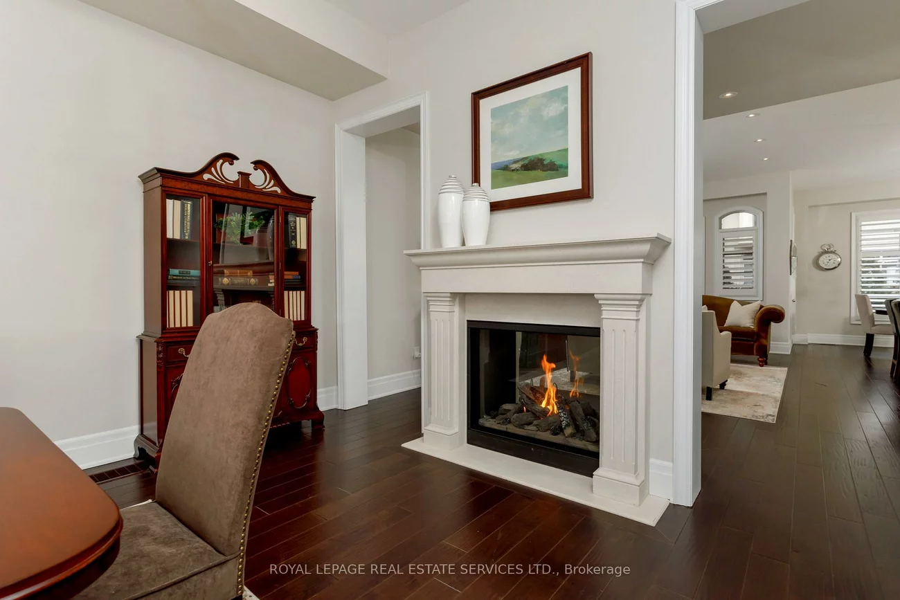 251, Hanover, 1020 - WO West, Oakville