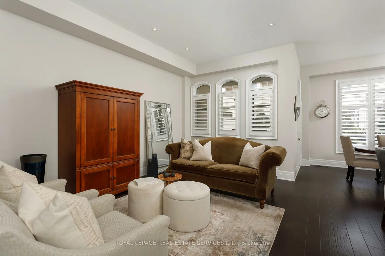 251, Hanover, 1020 - WO West, Oakville