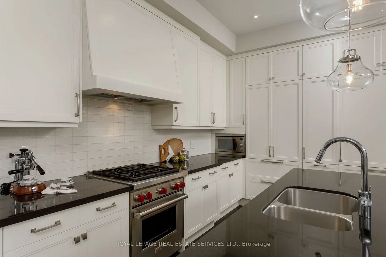 251, Hanover, 1020 - WO West, Oakville