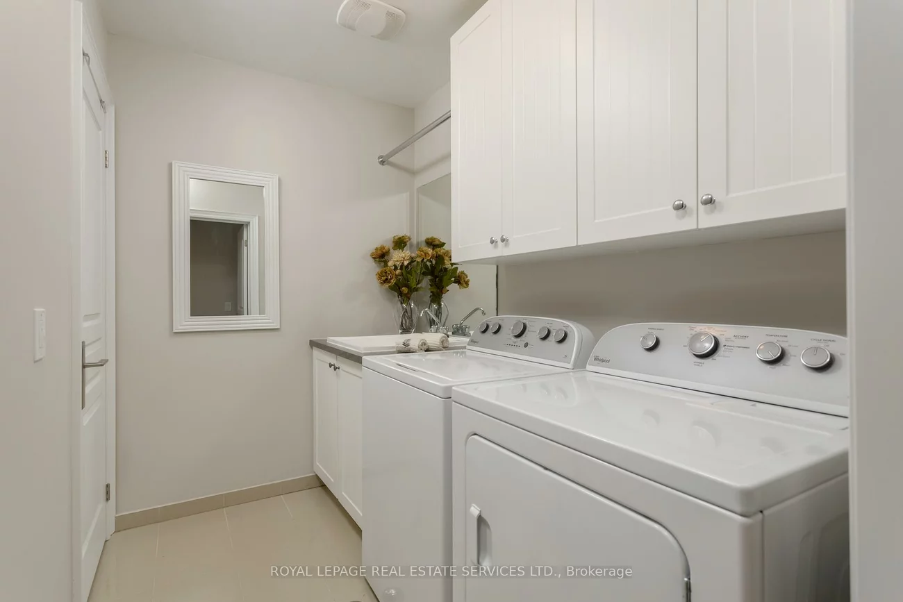 251, Hanover, 1020 - WO West, Oakville