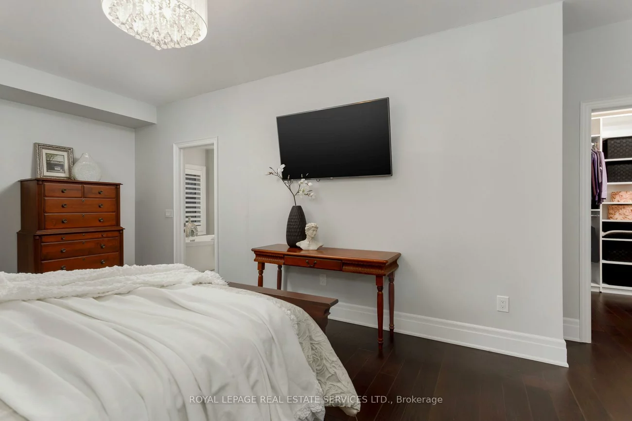 251, Hanover, 1020 - WO West, Oakville