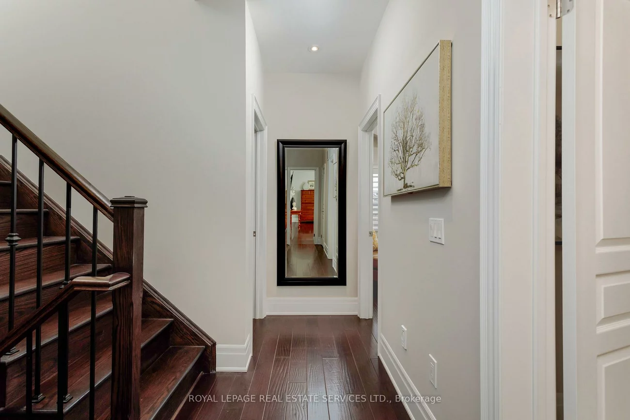 251, Hanover, 1020 - WO West, Oakville
