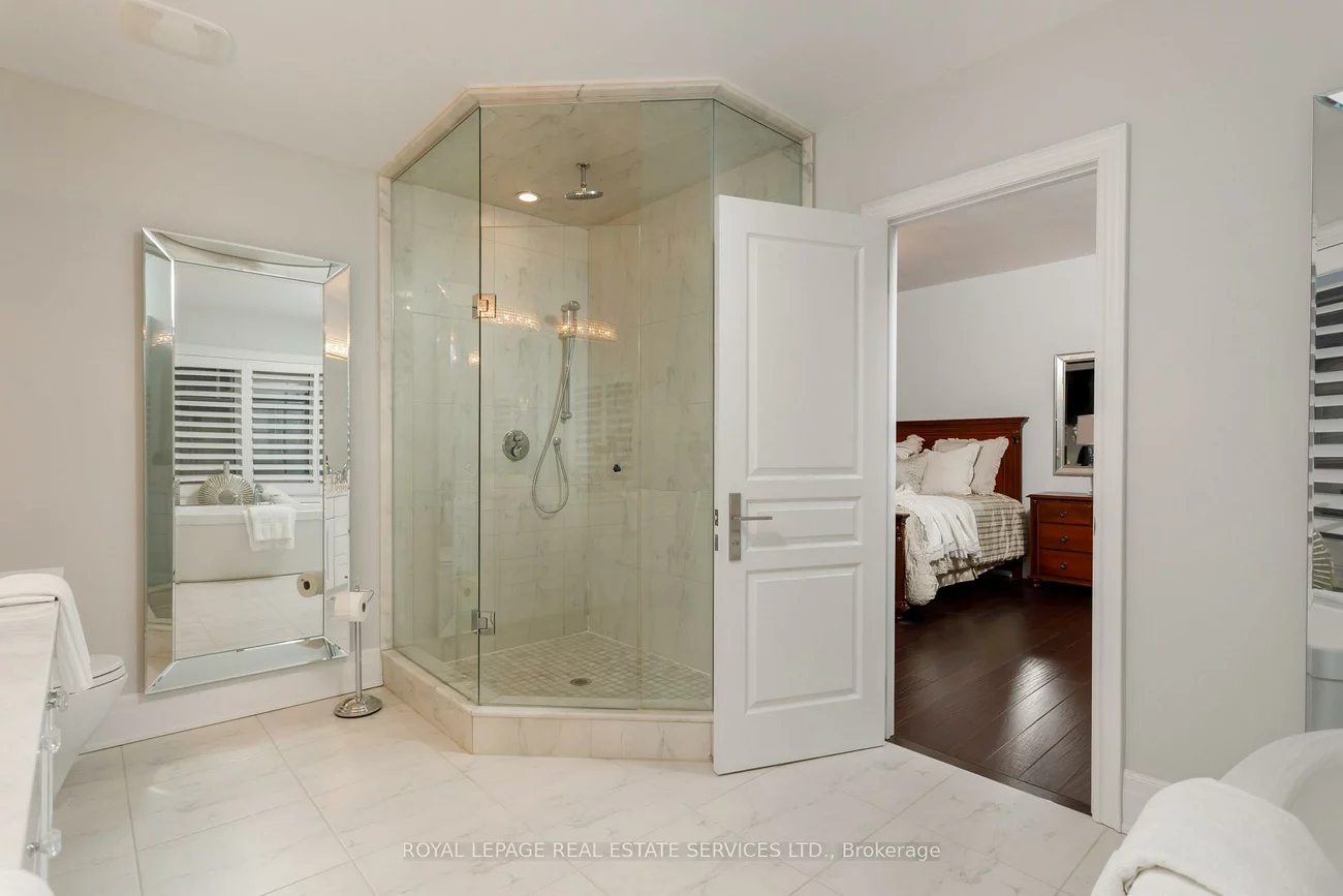 251, Hanover, 1020 - WO West, Oakville