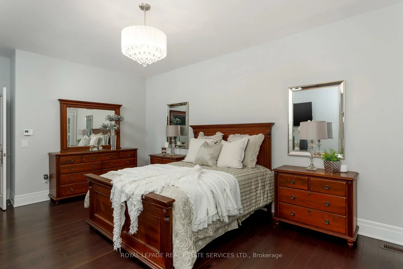 251, Hanover, 1020 - WO West, Oakville