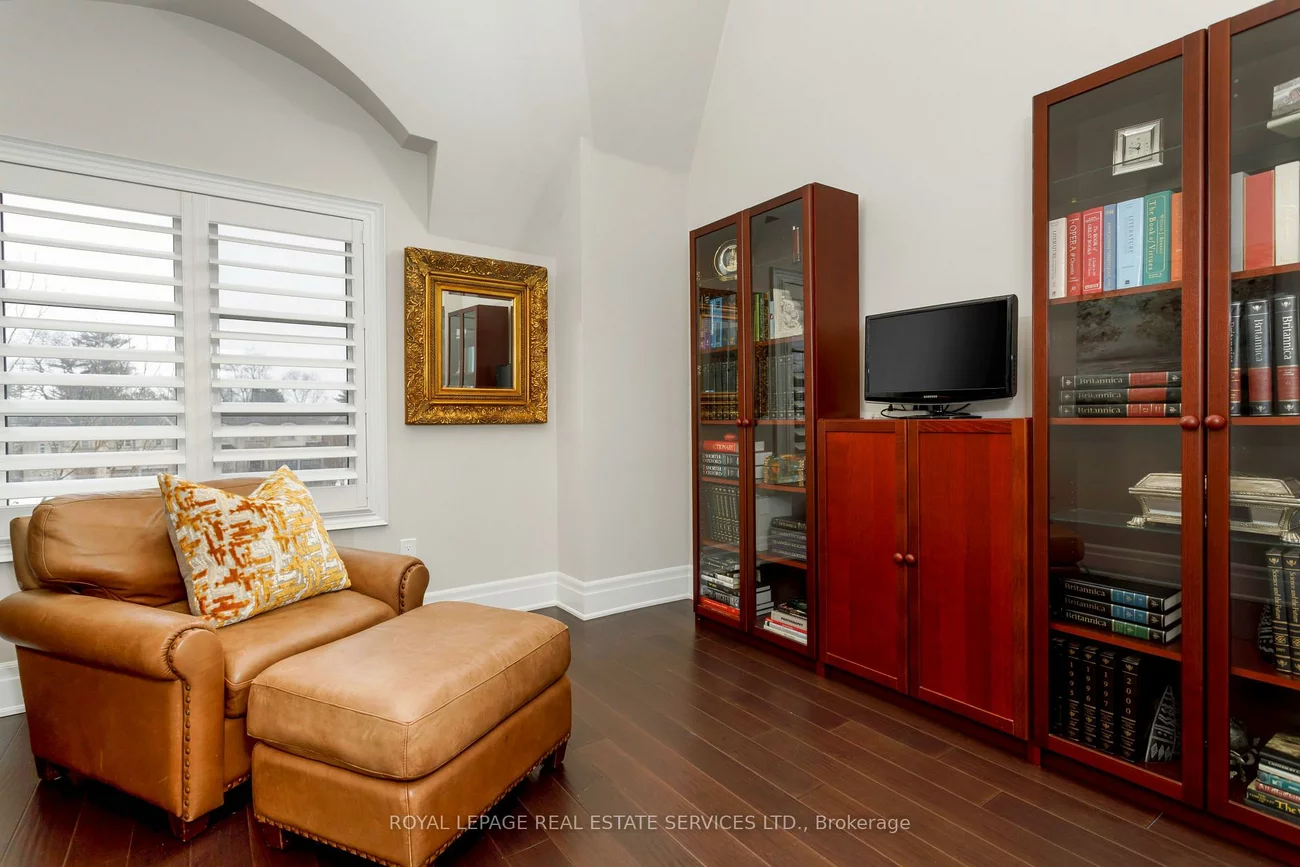 251, Hanover, 1020 - WO West, Oakville