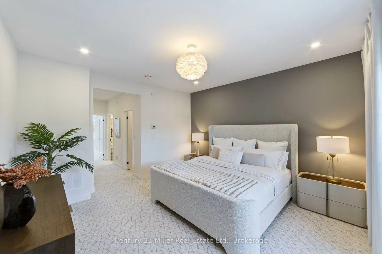 2150, Trafalgar, 1015 - RO River Oaks, Oakville