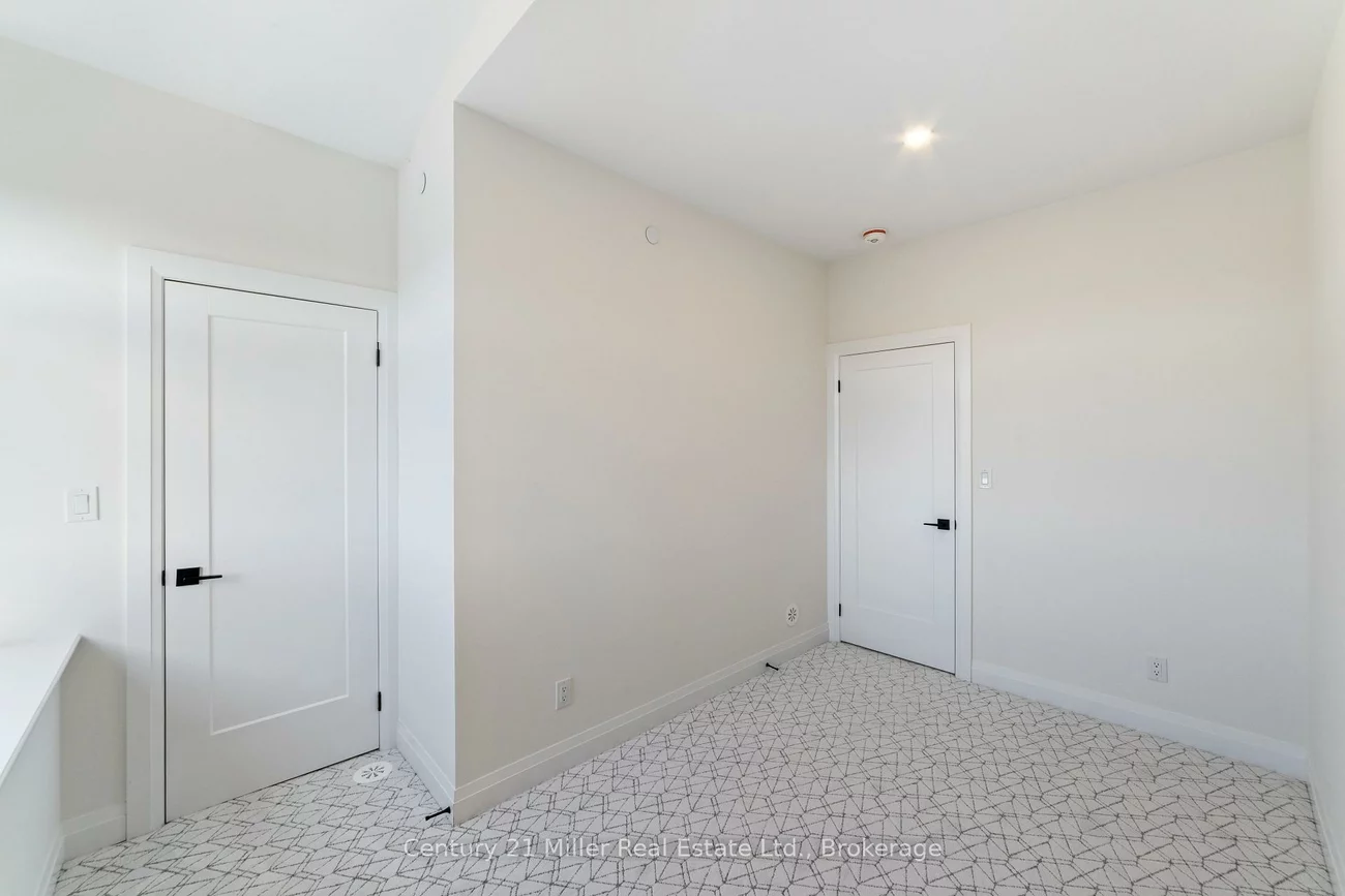 2150, Trafalgar, 1015 - RO River Oaks, Oakville