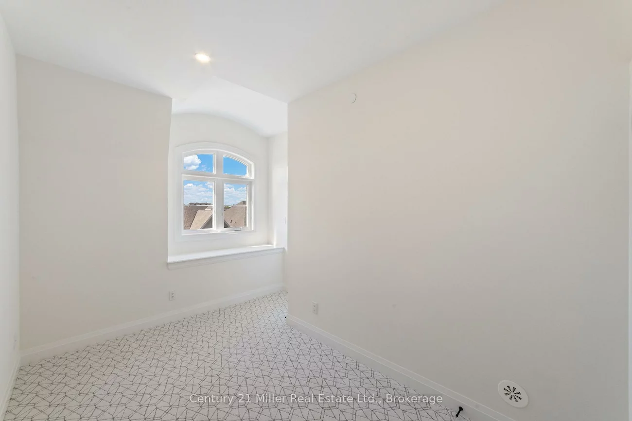2150, Trafalgar, 1015 - RO River Oaks, Oakville