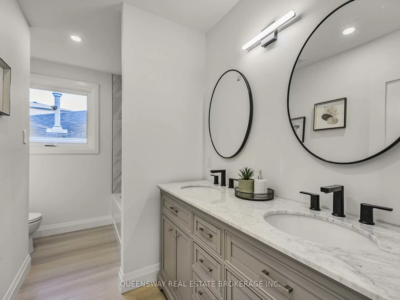 1128, Pinegrove, 1020 - WO West, Oakville